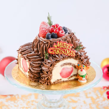 Santa’s Berry-Filled Log Cake